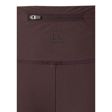 Skinny Pantaloni sportivi di LASCANA ACTIVE in rosso