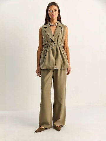Pantalons de tailleur Bianco Lucci en vert : devant