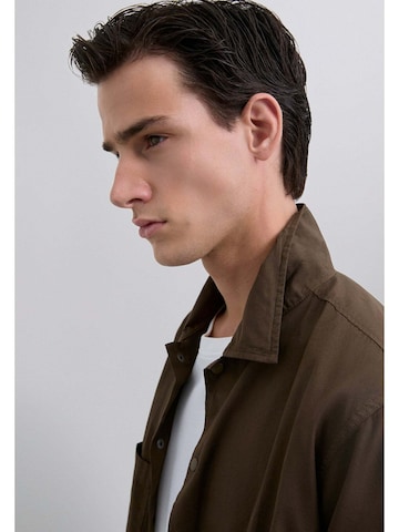 Coupe regular Chemise Scalpers en marron