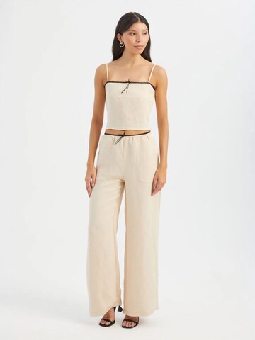 Hiccup Top in Beige: Vorderseite