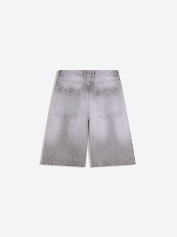 Bershka Baggy Džínsy - Sivá