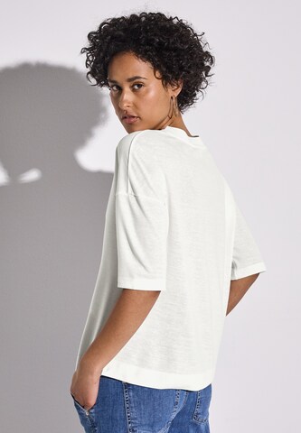 STREET ONE V-Neck T-Shirt in Weiß