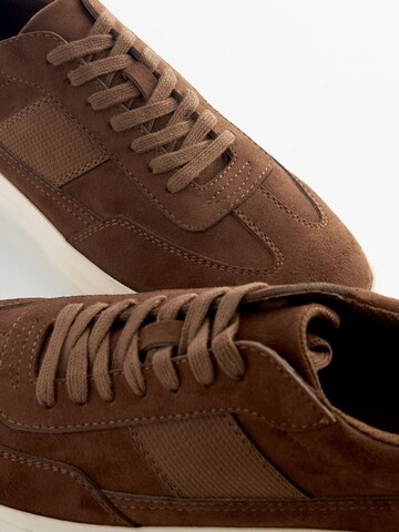 Baskets basses Next en marron