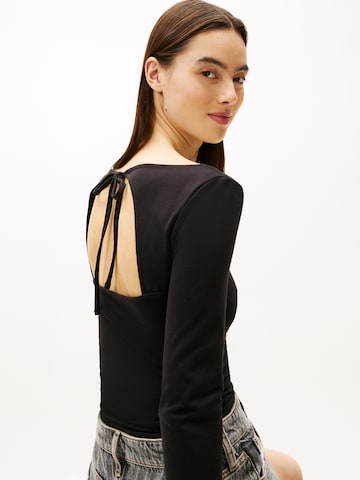 Tricou de la Tommy Jeans pe negru