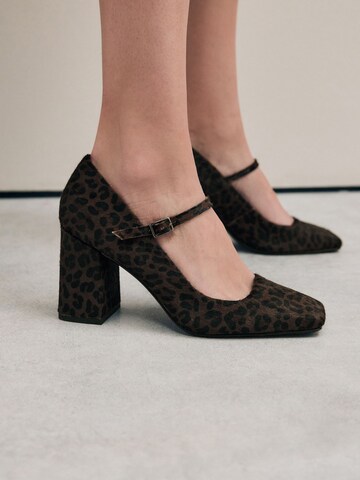Next Pumps in Brown
