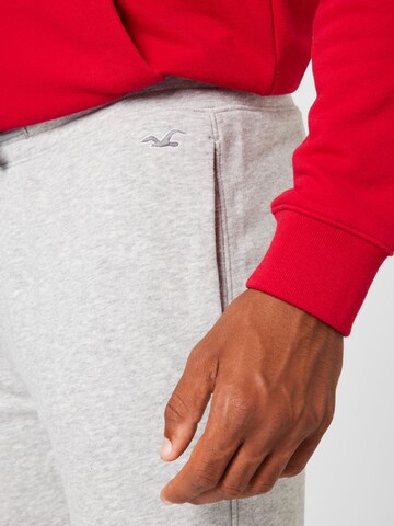 Tapered Pantaloni de la HOLLISTER pe gri