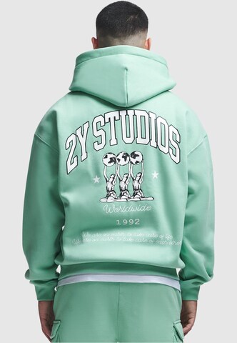 2Y Studios Zip-Up Hoodie 'Globus' in Green: front