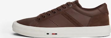TOMMY HILFIGER Sneaker in Braun: Vorderseite