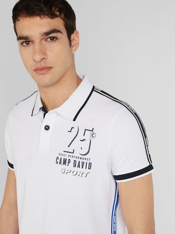 CAMP DAVID قميص بلون أبيض
