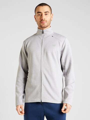 Veste de survêtement new balance en gris : devant