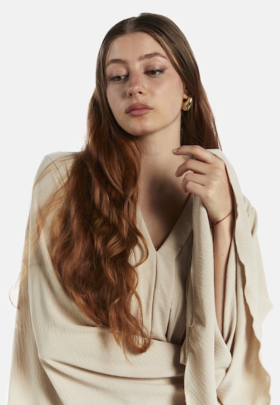 Elara Robe en beige, Vue avec produit