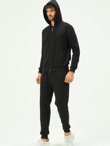C&City Pyjama in Zwart