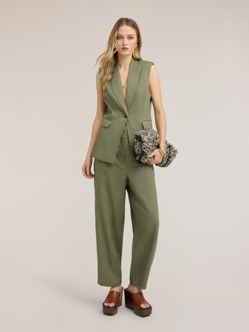 MOTIVI - regular Pantalón en verde