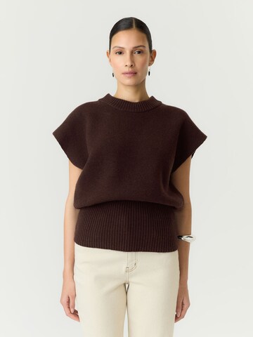 YAS Pullover 'YASEsli' i brun: forside