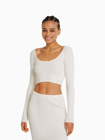 Bershka Sweater in Beige: front