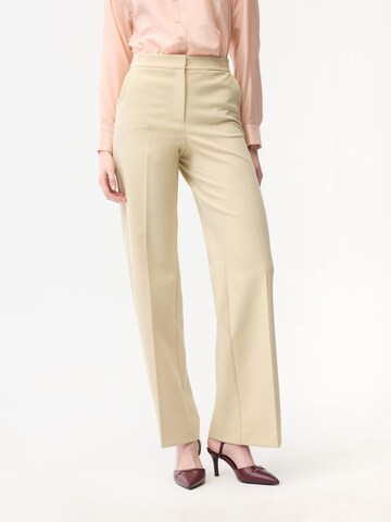 adl Wide leg Pants in Green: front