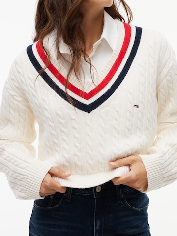 Pull-over Tommy Jeans en blanc