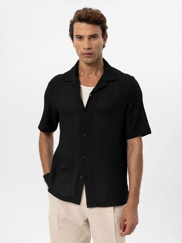 Antioch Regular fit Button Up Shirt in Black: front