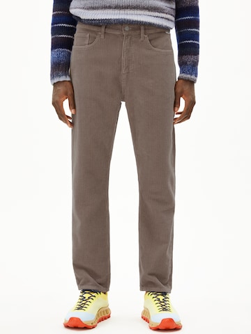 ARMEDANGELS Loosefit Broek in Bruin: voorkant