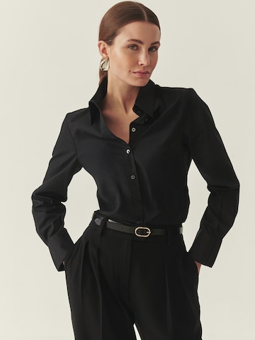 TATUUM Blouse in Black: front