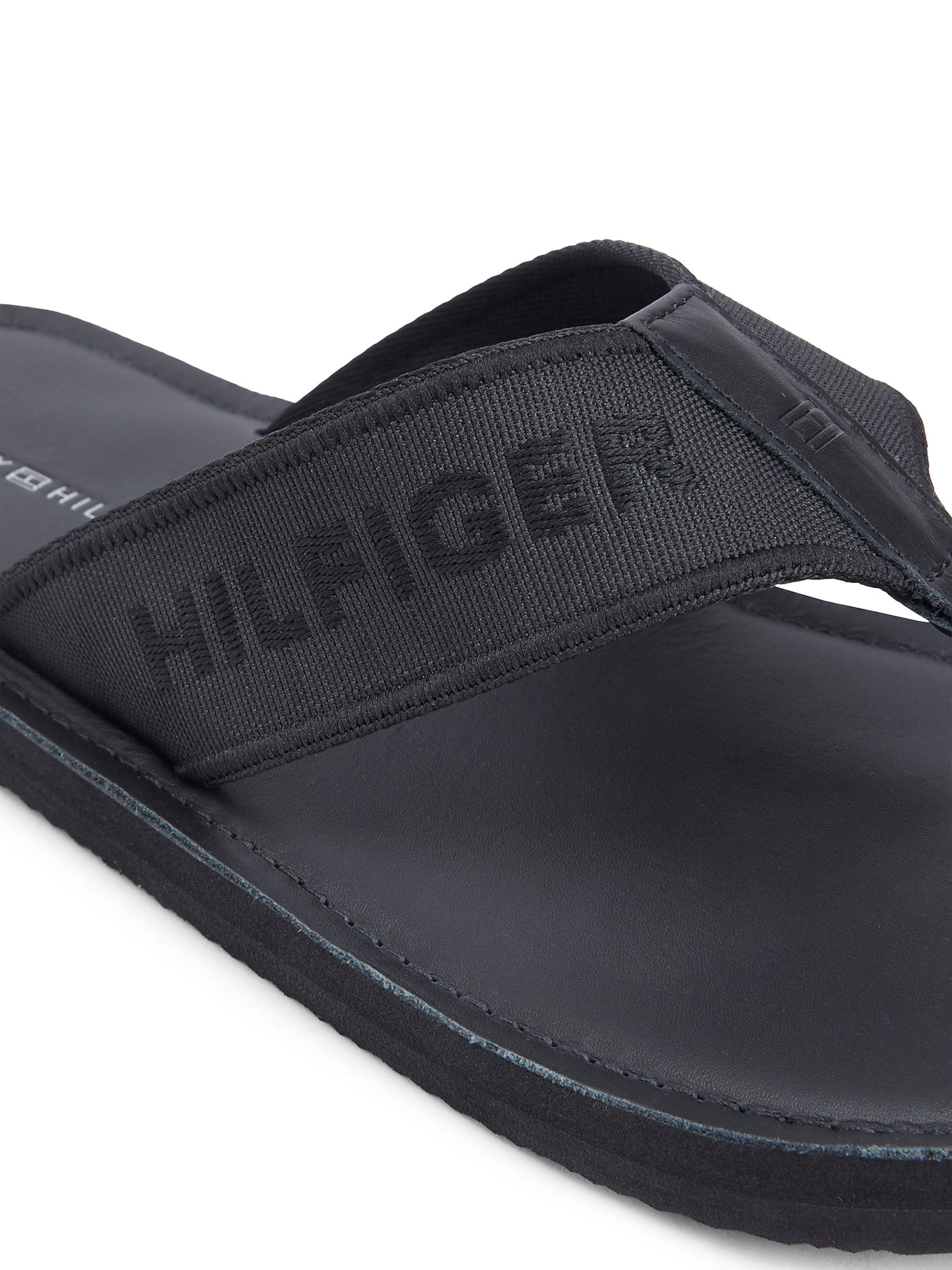 TOMMY HILFIGER Teenslippers in Zwart