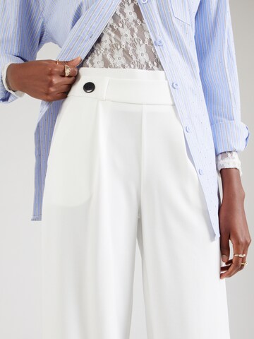 Wide Leg Pantalon à pince 'GEGGO' JDY en blanc