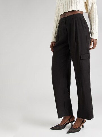 COMMA Wide leg Pleat-front trousers in Black: front