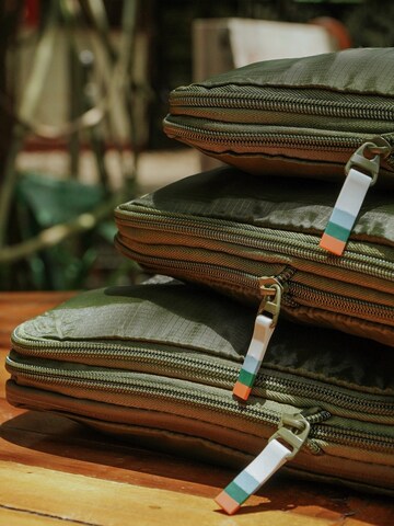 TRAVEL DUDE Travel Bag 'Packing Cubes Set 7-tlg. mit Kompression aus recycelten Plastikflaschen | Leichte Packwürfel | Packtaschen Set für Rucksack & Koffer' in Green