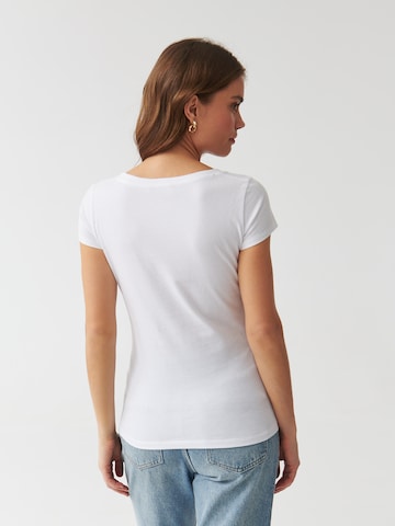 Maglietta 'ANTONIA' di TATUUM in bianco