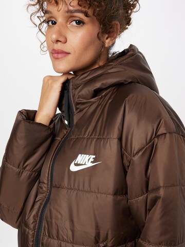 Nike Sportswear Jacke in Braun