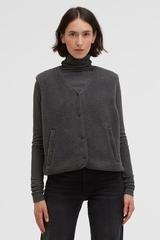 SENSES.THE LABEL Knitted Vest in Grey: front