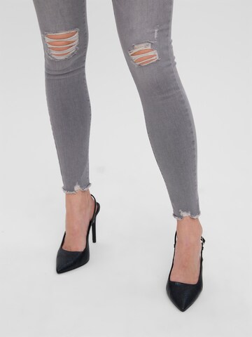 VERO MODA Skinny Jeans 'Sophia' i grå