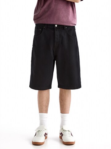 Pull&Bear Loosefit Shorts in Schwarz: predná strana