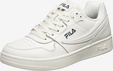 Baskets basses 'Arcade' FILA en beige : devant