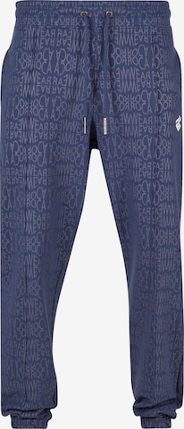 ROCAWEAR Tapered Pants in Blue: front