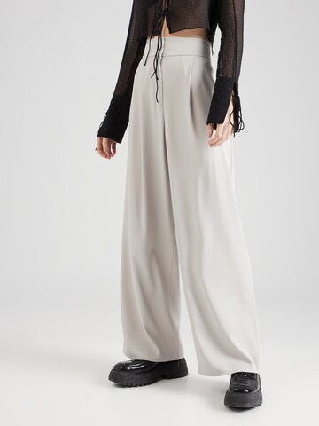 SISTERS POINT Wide leg Pleat-Front Pants 'GALYA-PA' in White: front