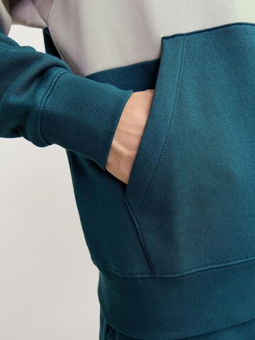 JACK & JONES Sweatshirt i blå