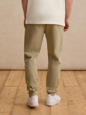 DAN FOX APPAREL Regular Pants in Green