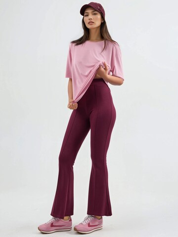 Hiccup - Flared Calças em vermelho