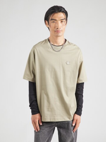 Calvin Klein Jeans T-shirt i brun: framsida