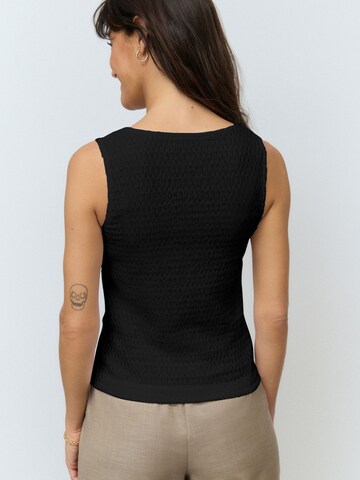 Next Top in Black