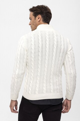 Felix Hardy Sweater in White