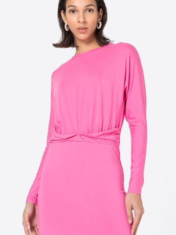 NU-IN - Vestido em rosa