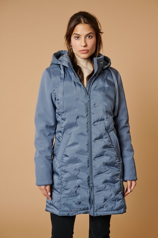 ZABAIONE Between-Seasons Coat in Blue: front