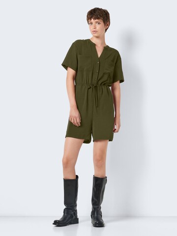 Tuta jumpsuit 'ELLEN' di Noisy may in verde