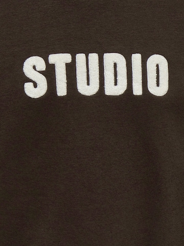ONLY Sweatshirt 'Sweat' in Brown