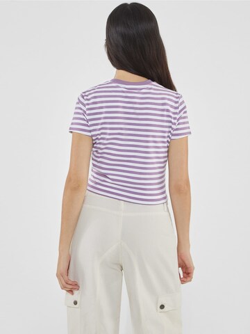 GUESS T-Shirt in Lila