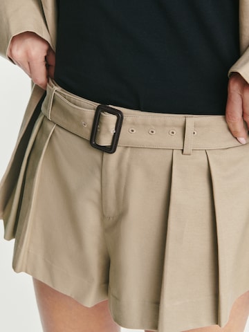 WÔNE STUDIOS Loosefit Παντελόνι πλισέ σε μπεζ