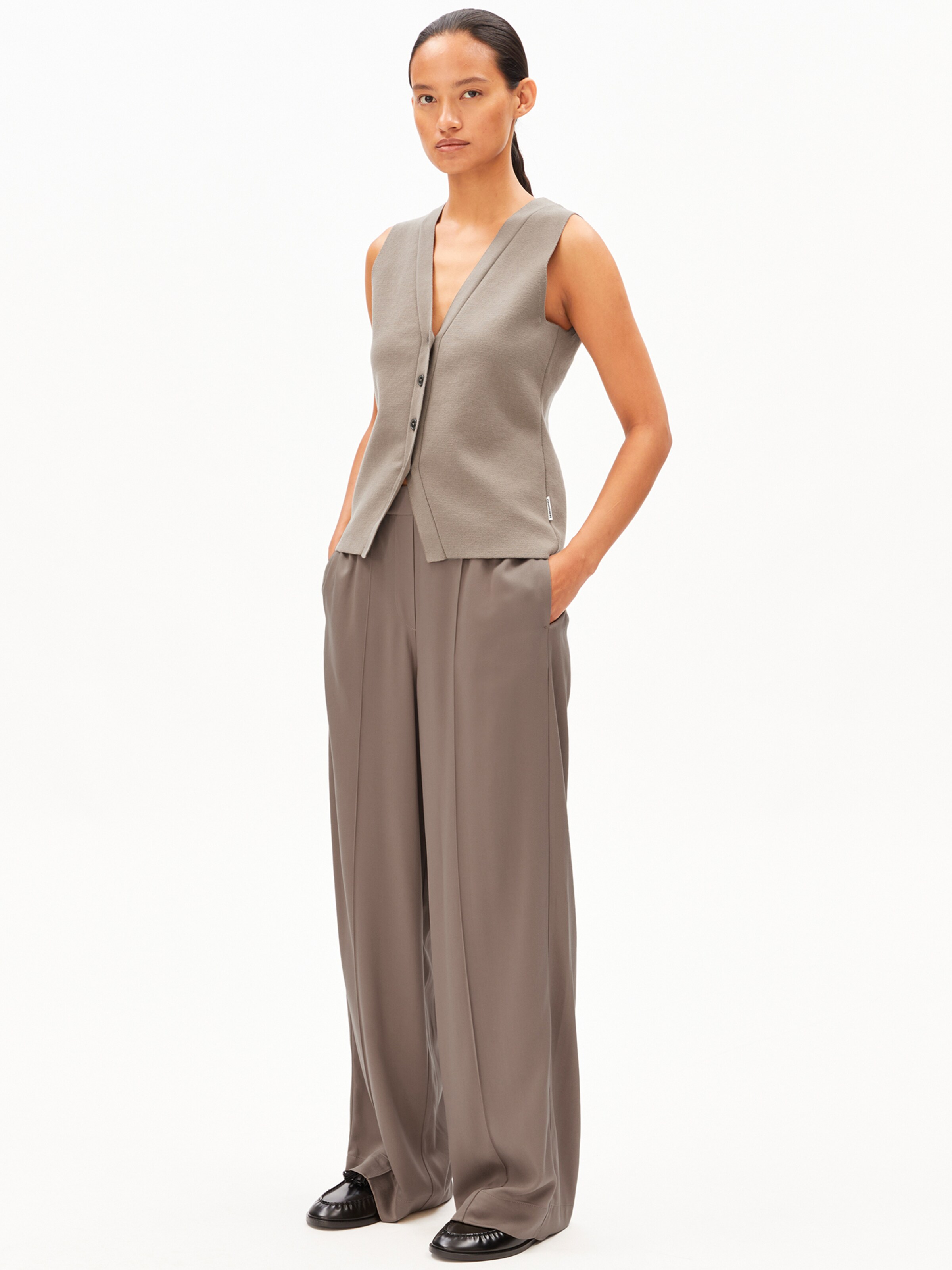 ARMEDANGELS Loosefit Hose JONVAALIE in Braun: Vorderseite