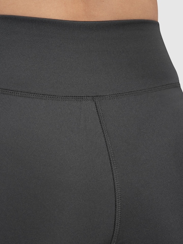 Smilodox Slimfit Shorts ' Darbie ' in Grau